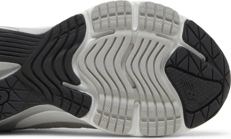 New Balance 990v6 Big Kid 'Castlerock' sneakers, gray